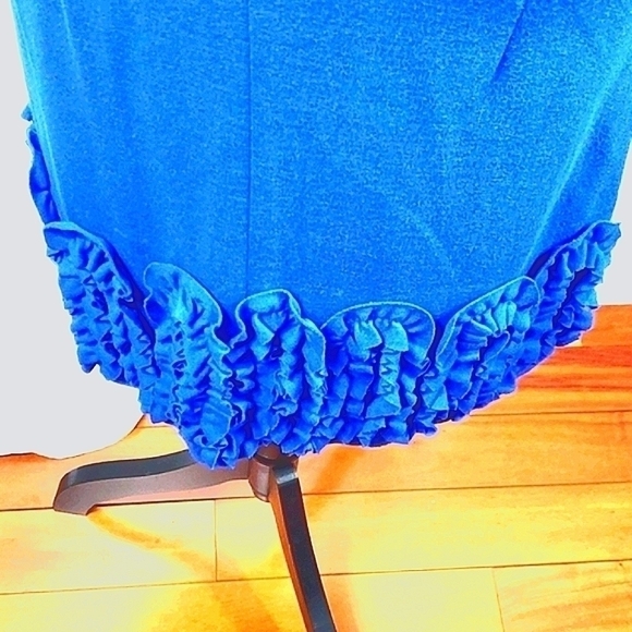 Adore Sleeveless Blue round neckline ruffle hemline Size Medium new with tag - Picture 2 of 15